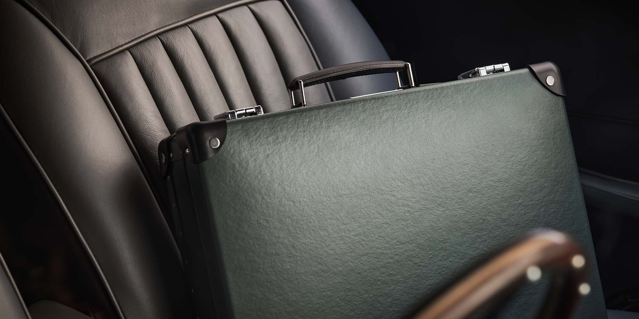 Business Case: A Brief History of the Attaché - GLOBE-TROTTER