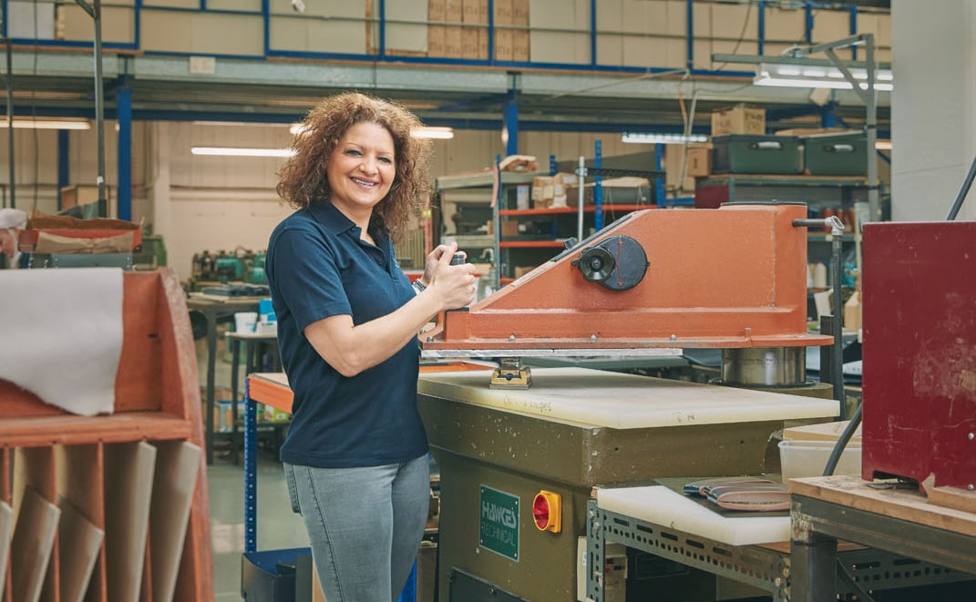 Meet The Craftsmen: Silvana Spinnato, Supervisor - GLOBE-TROTTER
