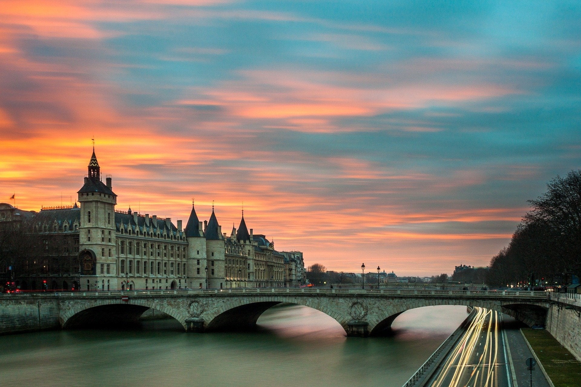 The Art Of Adventure: Paris - GLOBE-TROTTER