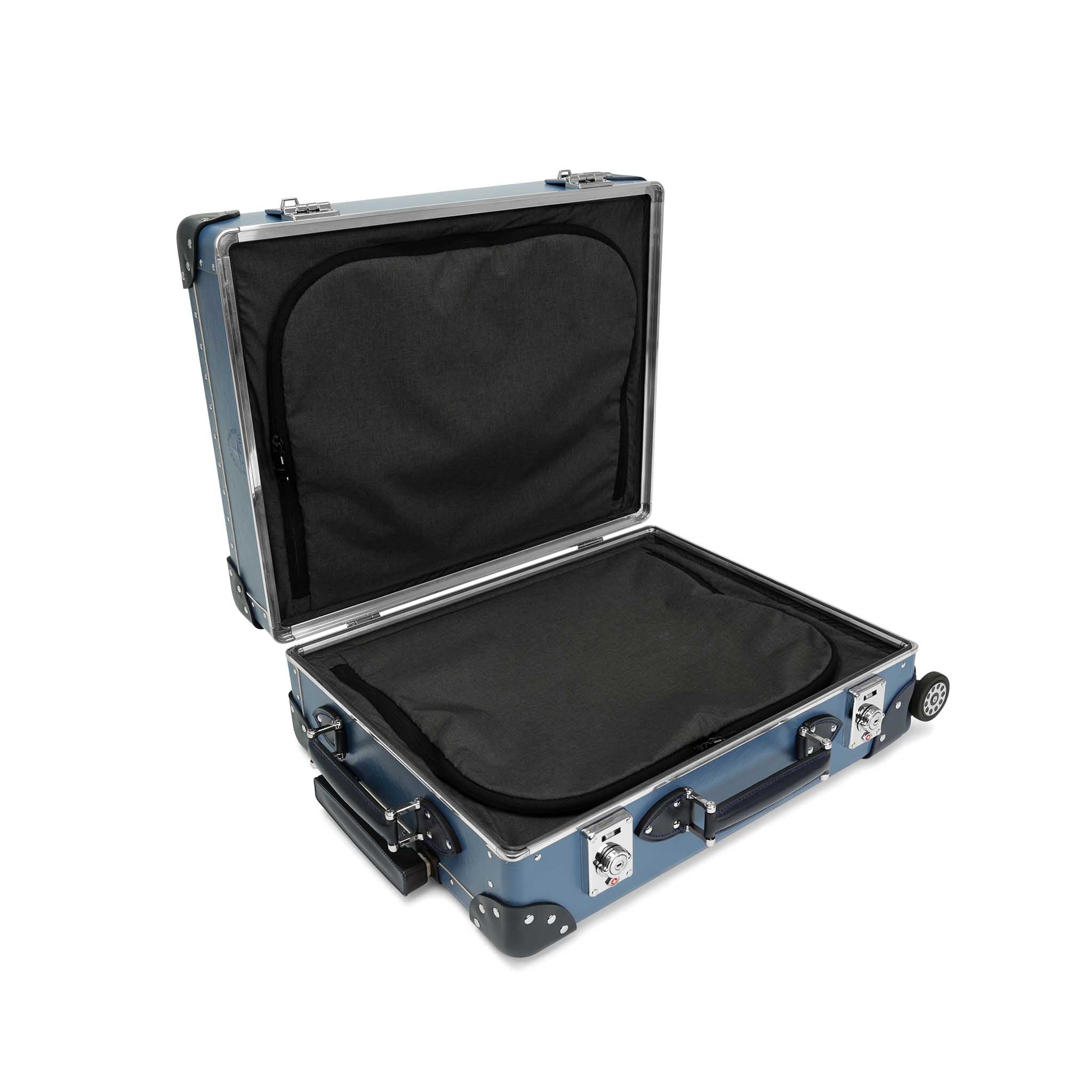 Metropolis · Carry-On - 4 Wheels | Fog Blue/Navy/Chrome