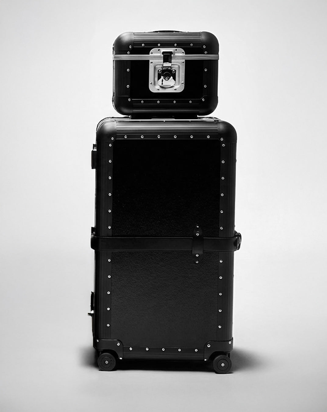 GLOBE-TROTTER