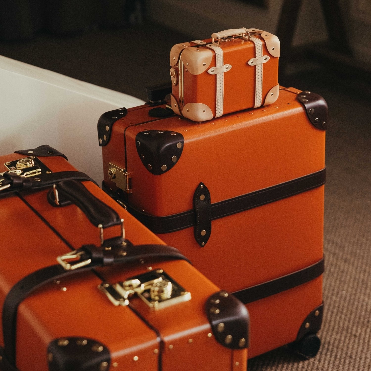 GLOBE-TROTTER